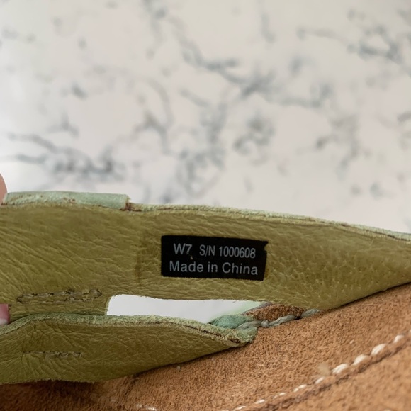 UGG leather woman’s Sandals size 7  NWOT - Picture 7 of 10